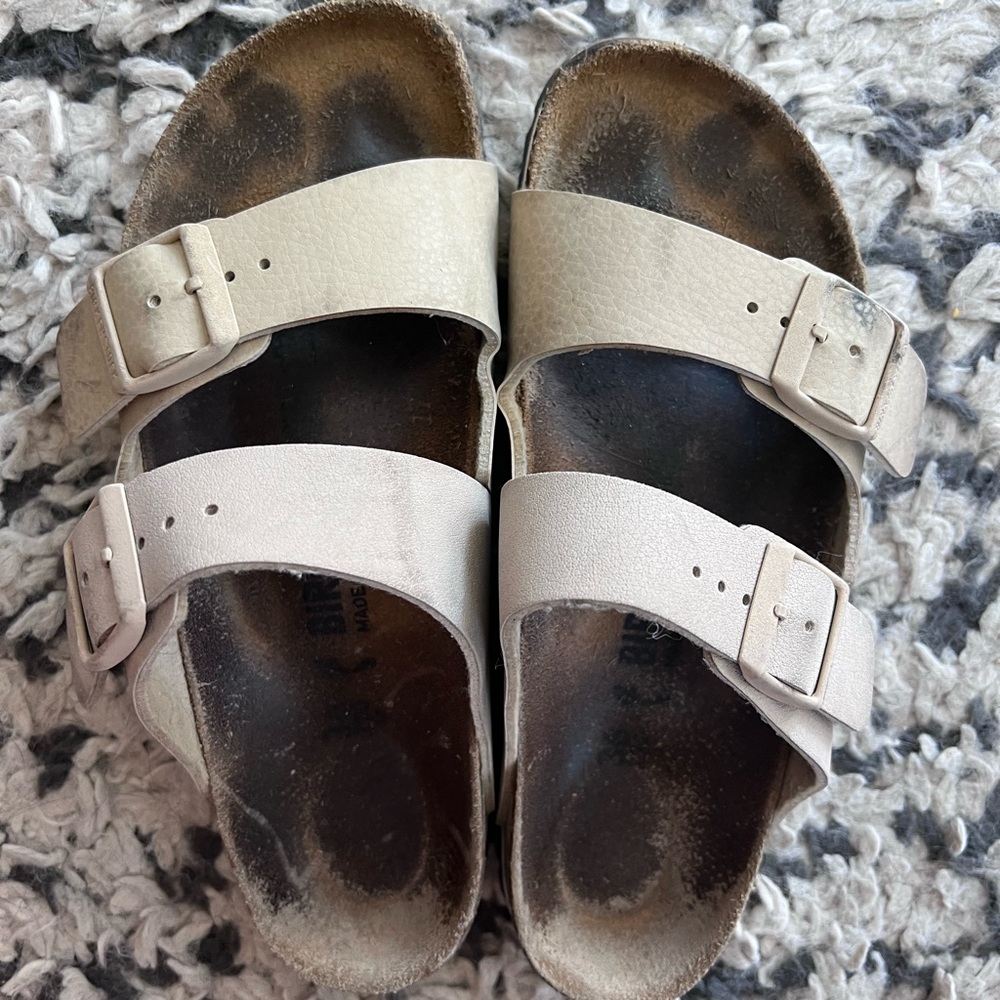 Birkenstock size 5.5 cream sandal